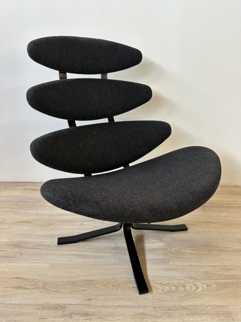 Erik Jørgensen lænestol designet af Poul M. Volther model AJ5 corona