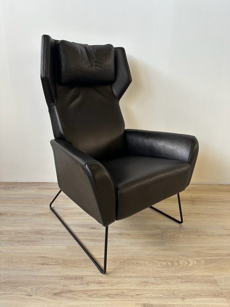 Swedese lænestol designet af Roger Persson model select